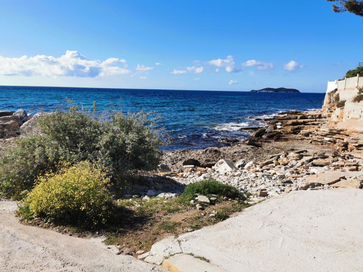 Les Pieds Dans L'Eau Plage Saint-Jean La Ciotat Luaran gambar